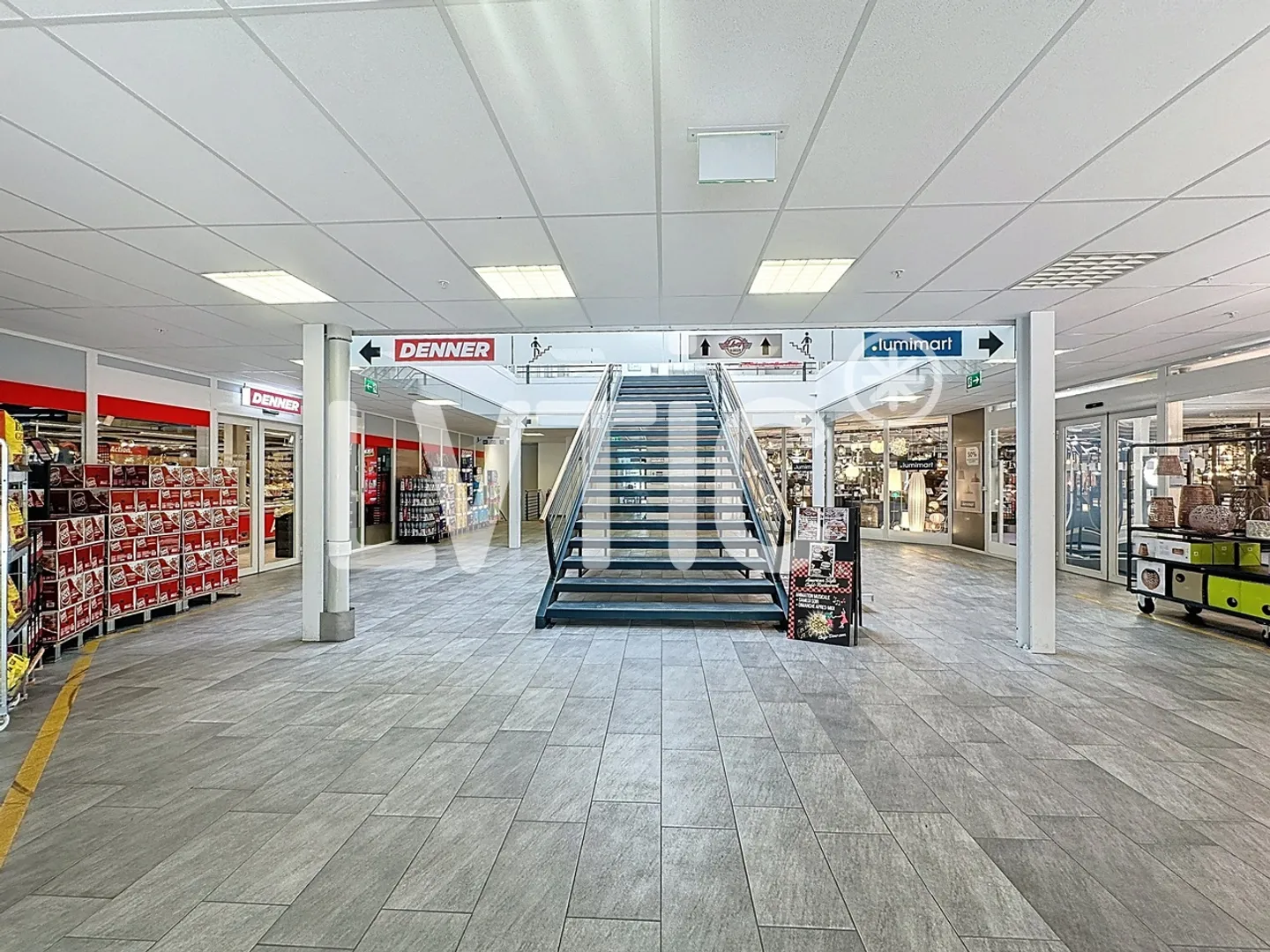 Showroom, offices, premises of 1665 m2 divisible for rent in Conthey - Photo 12 of 14