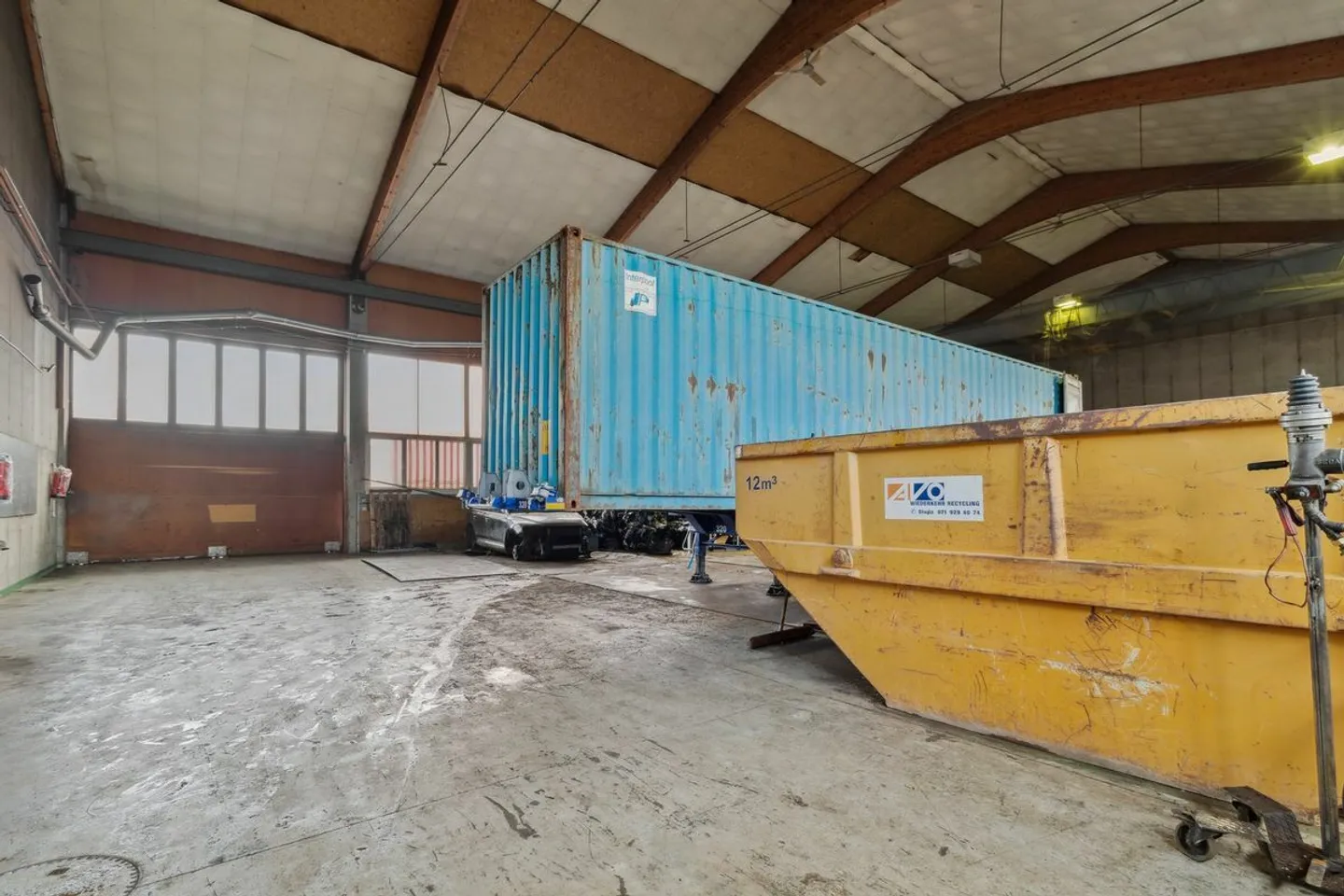 WAREHOUSE WITH LARGE TURNOVER - Photo 4 of 6