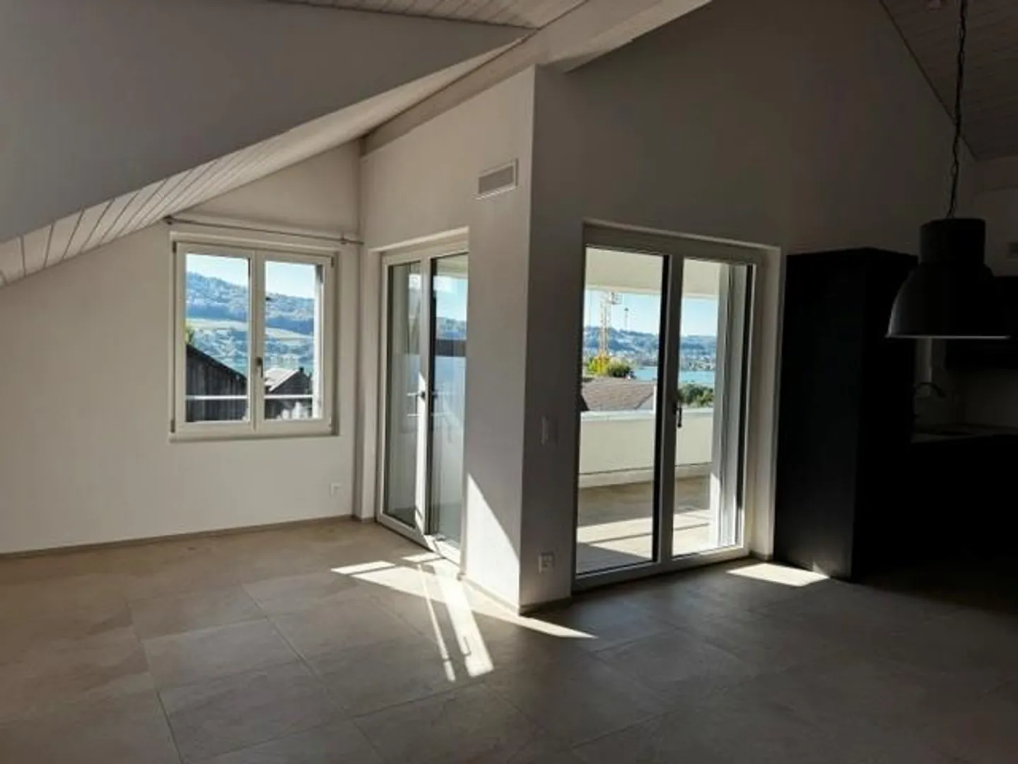 Appartamento mansardato di 3,5 locali con vista lago - Foto 4 di 8