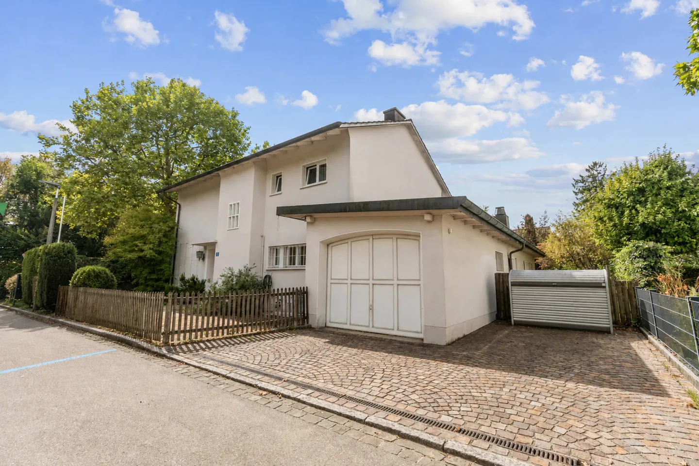 Casa unifamiliare indipendente in un ambiente verde - Foto 1 di 11