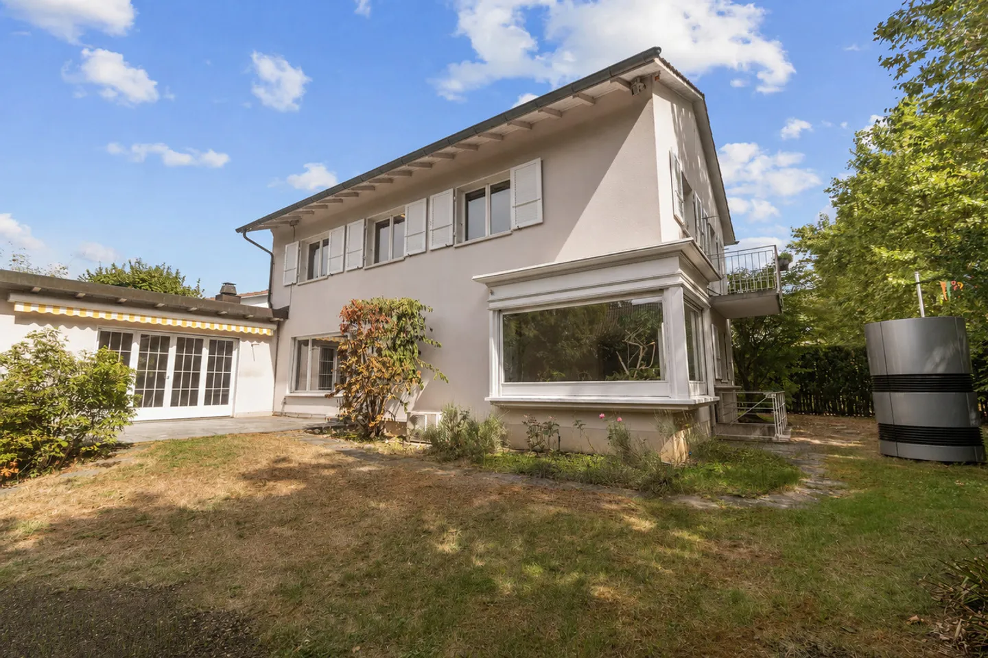 Casa unifamiliare indipendente in un ambiente verde - Foto 2 di 11
