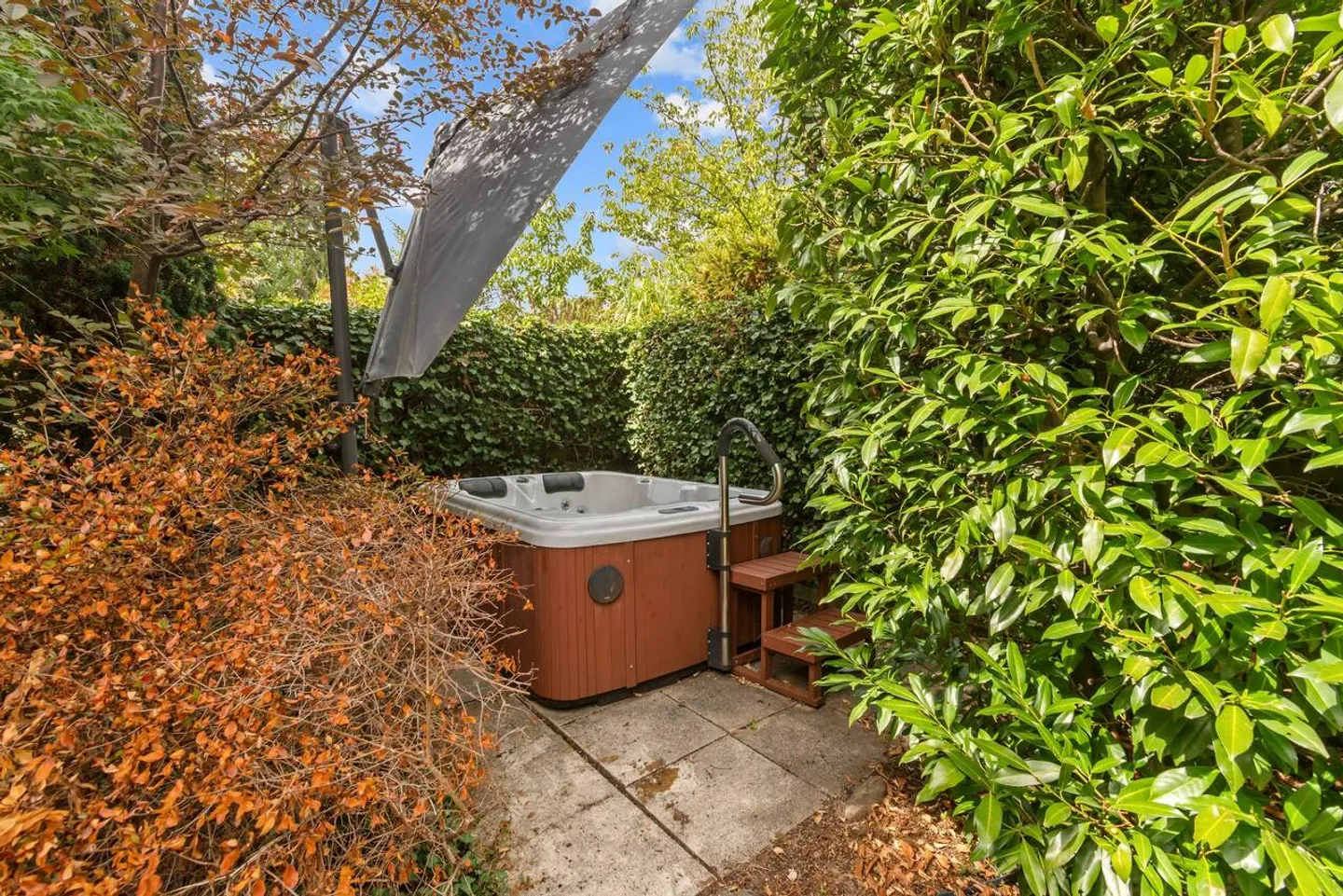Casa unifamiliare indipendente in un ambiente verde - Foto 3 di 11