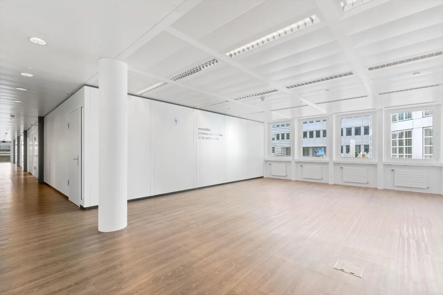 Uffici Vaud a Renens, rimangono 820 m2 divisibili in 100/200/300 m2 circa. - Foto 2 di 8