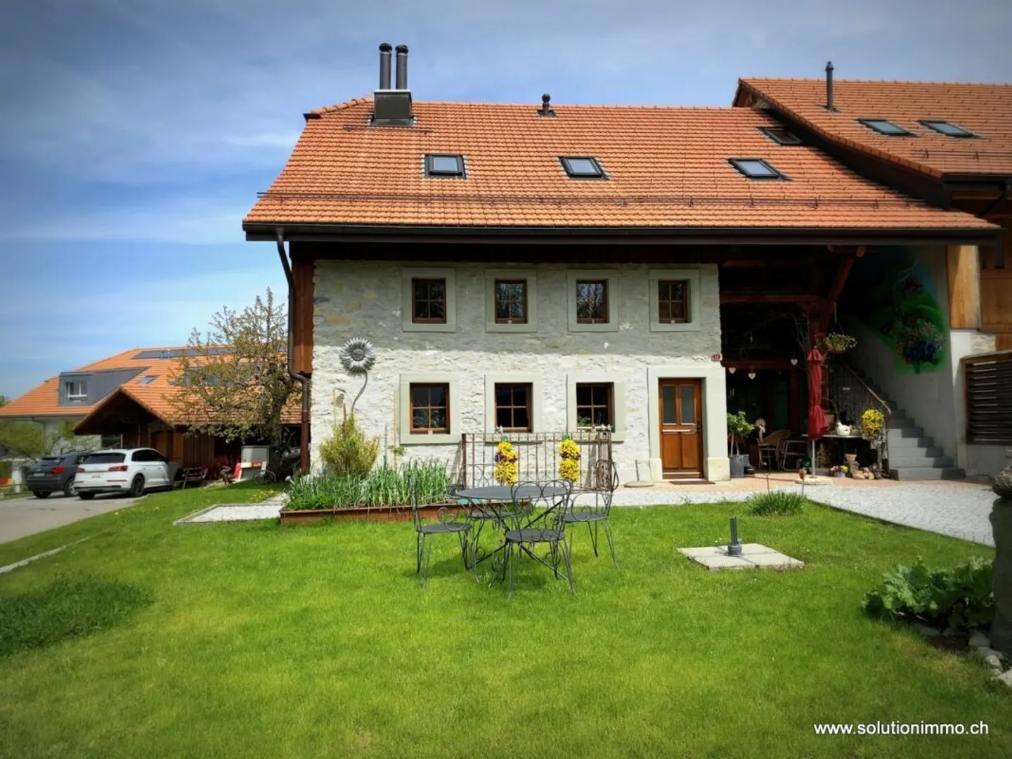 Beautiful renovated farmhouse with 2 apartments - Photo 3 of 12