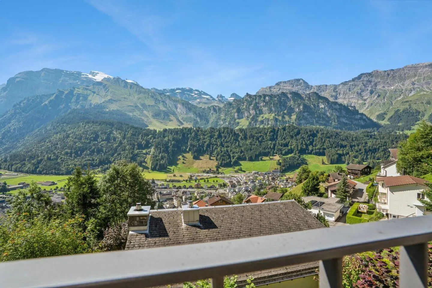 Single-family house with 3.5-room main apartment (maisonette) and 1.5-room apartment - Photo 5 of 14