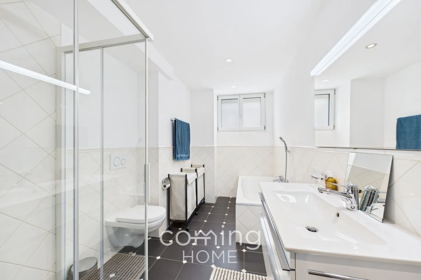 Sunny gem in an old building in Leuk-Stadt - 4.5-room apartment with a tiled stove and spacious garden - Photo 9 of 13