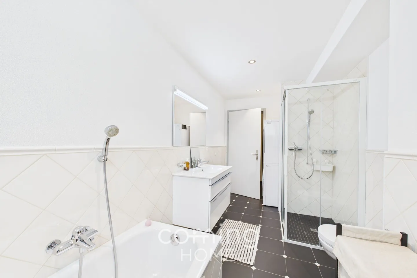 Charming Apartment with Garden - Photo 11 of 16