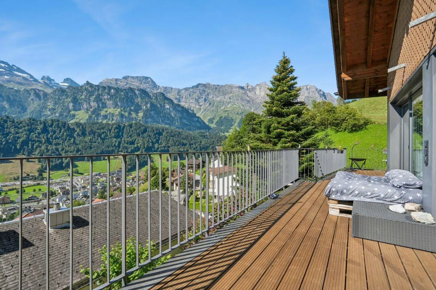 Single-family house with 3.5-room main apartment (maisonette) and 1.5-room apartment - Photo 6 of 14