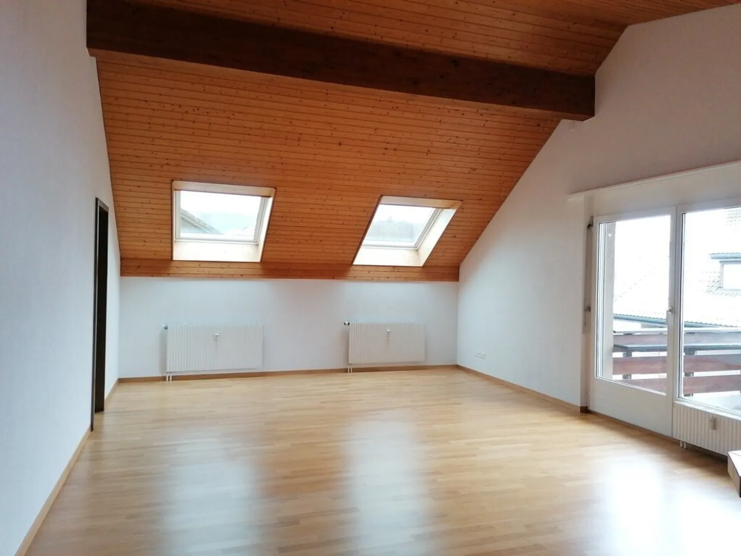 Apartment for rent - Photo 3 of 10