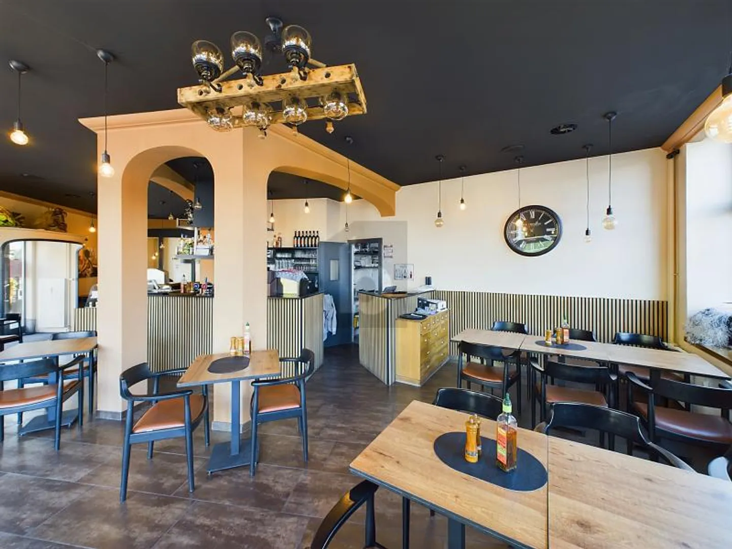 Restaurant - Photo 1 of 5