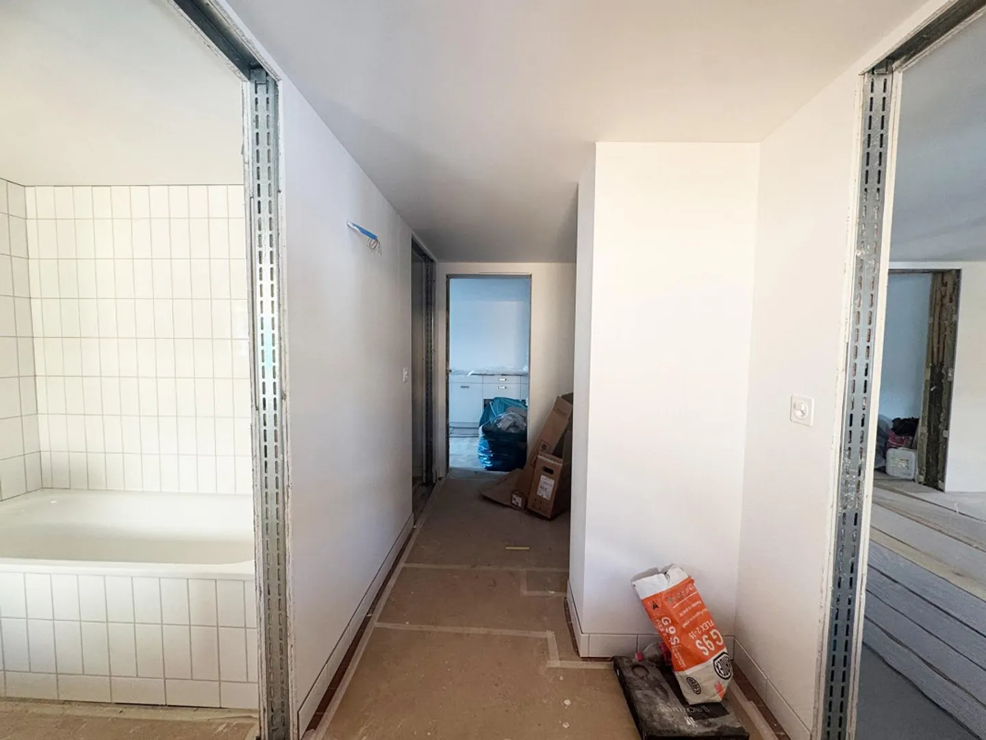 Unusual 4.5 room apartment / 1st floor - Photo 11 of 12