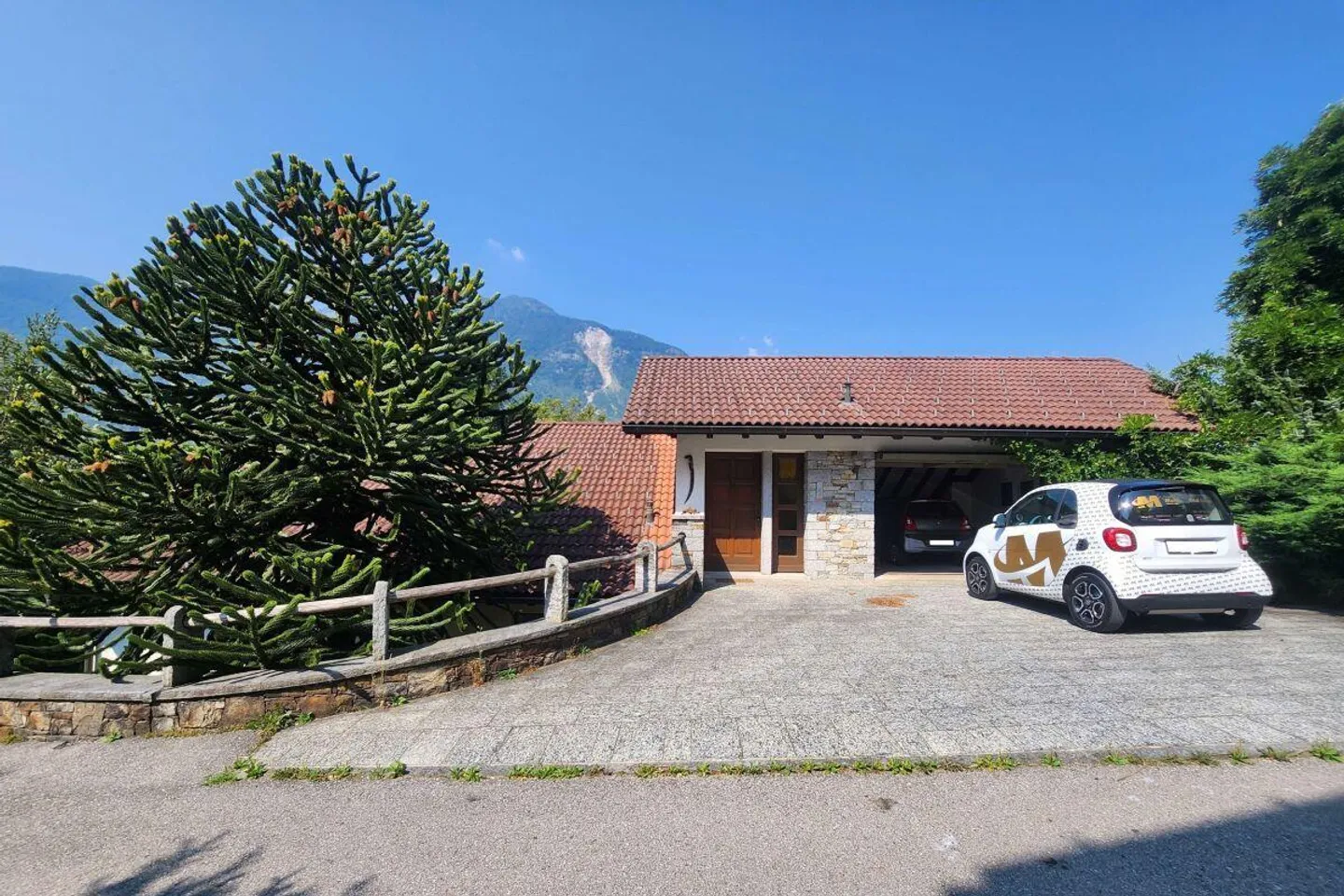 Charmantes Einfamilienhaus mit Garten - Foto 2 von 18