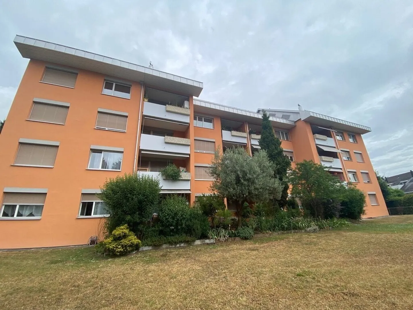 Parkplatz zu vermieten in den Höhen von Bussigny - Foto 1 von 1