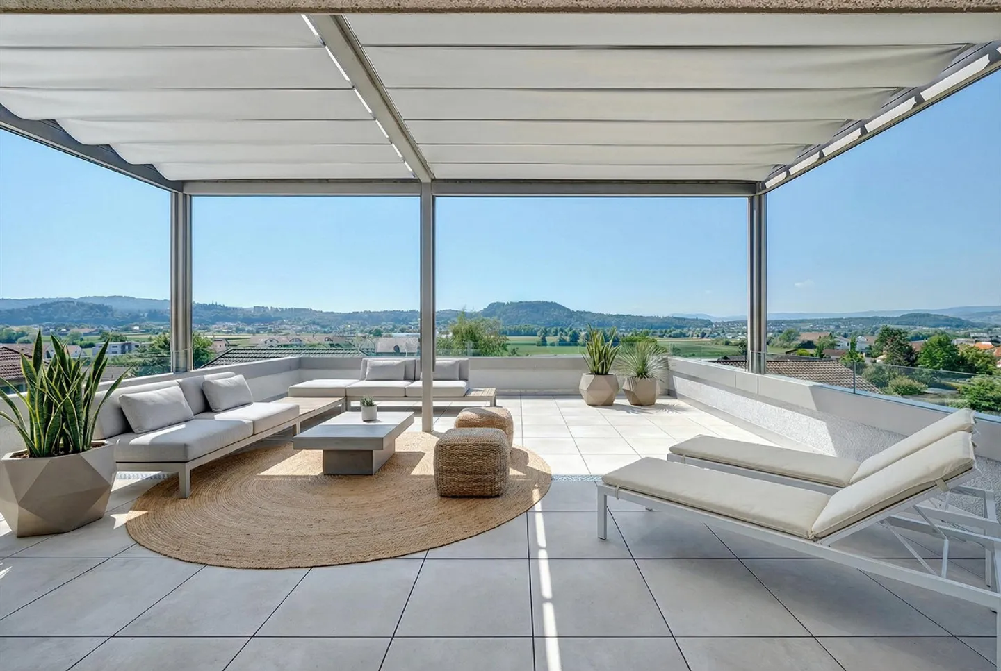 Pool & Garden Idyl: Exclusive 6.5 Room Single-Family House - Photo 3 of 6