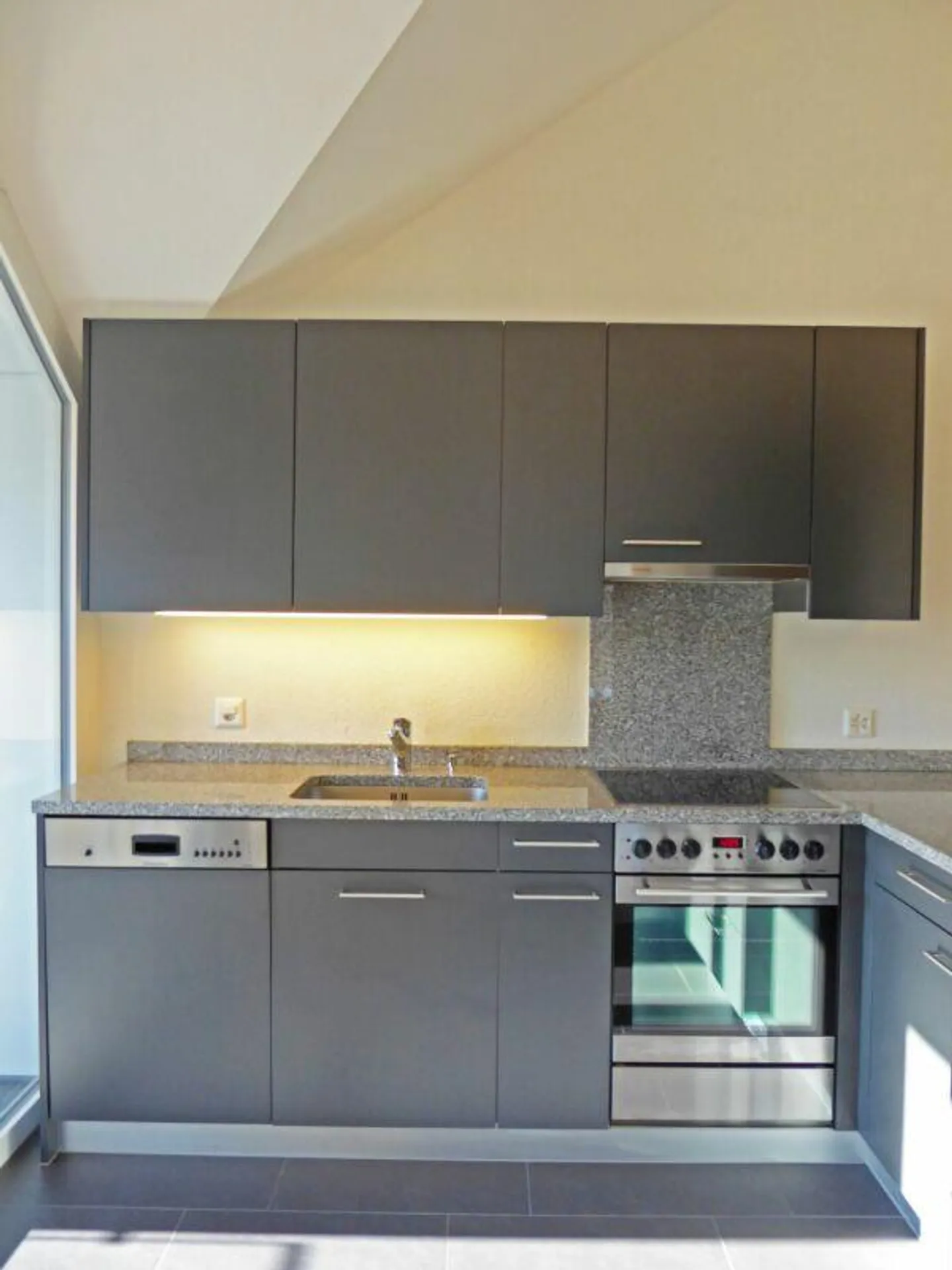 Moderne 3.5 Zimmer-Wohnung - Foto 2 von 10