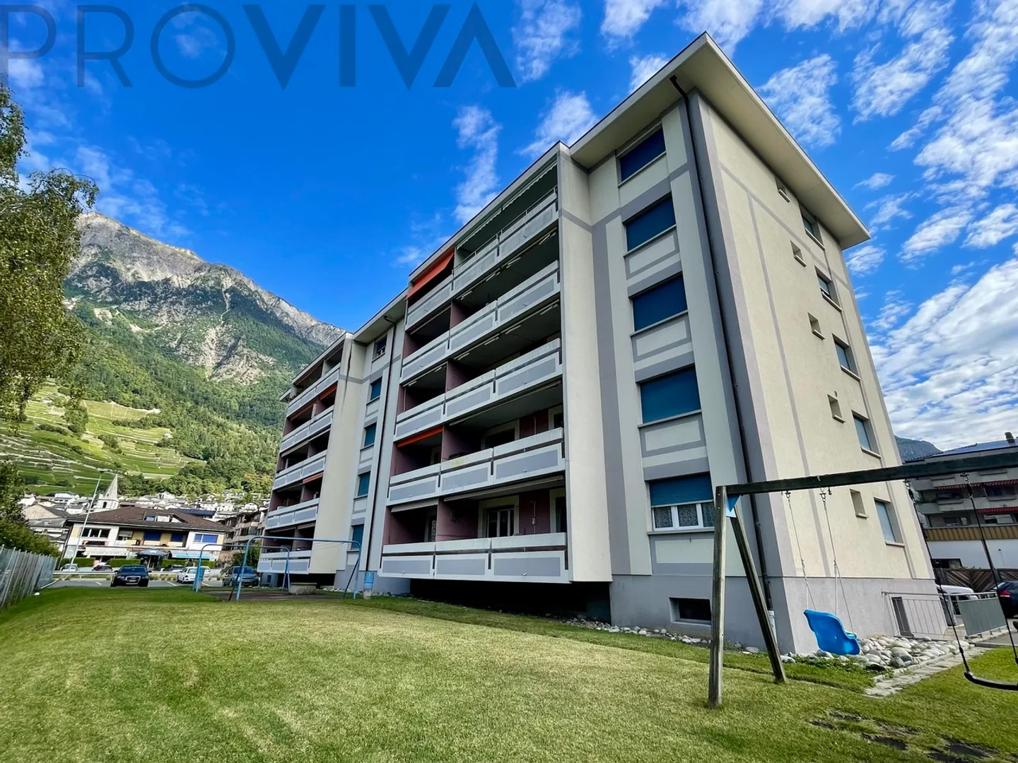 Camere luminose, posizione centrale, parco giochi, parcheggio incluso - Foto 1 di 7