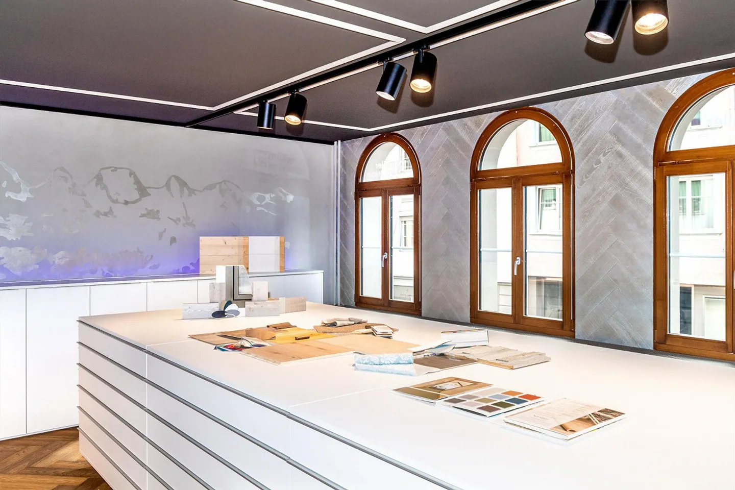 Top commercial space in a central location - Photo 3 of 9