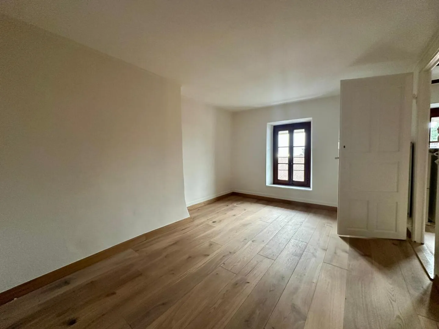 Superb duplex with lake view - Photo 8 of 12
