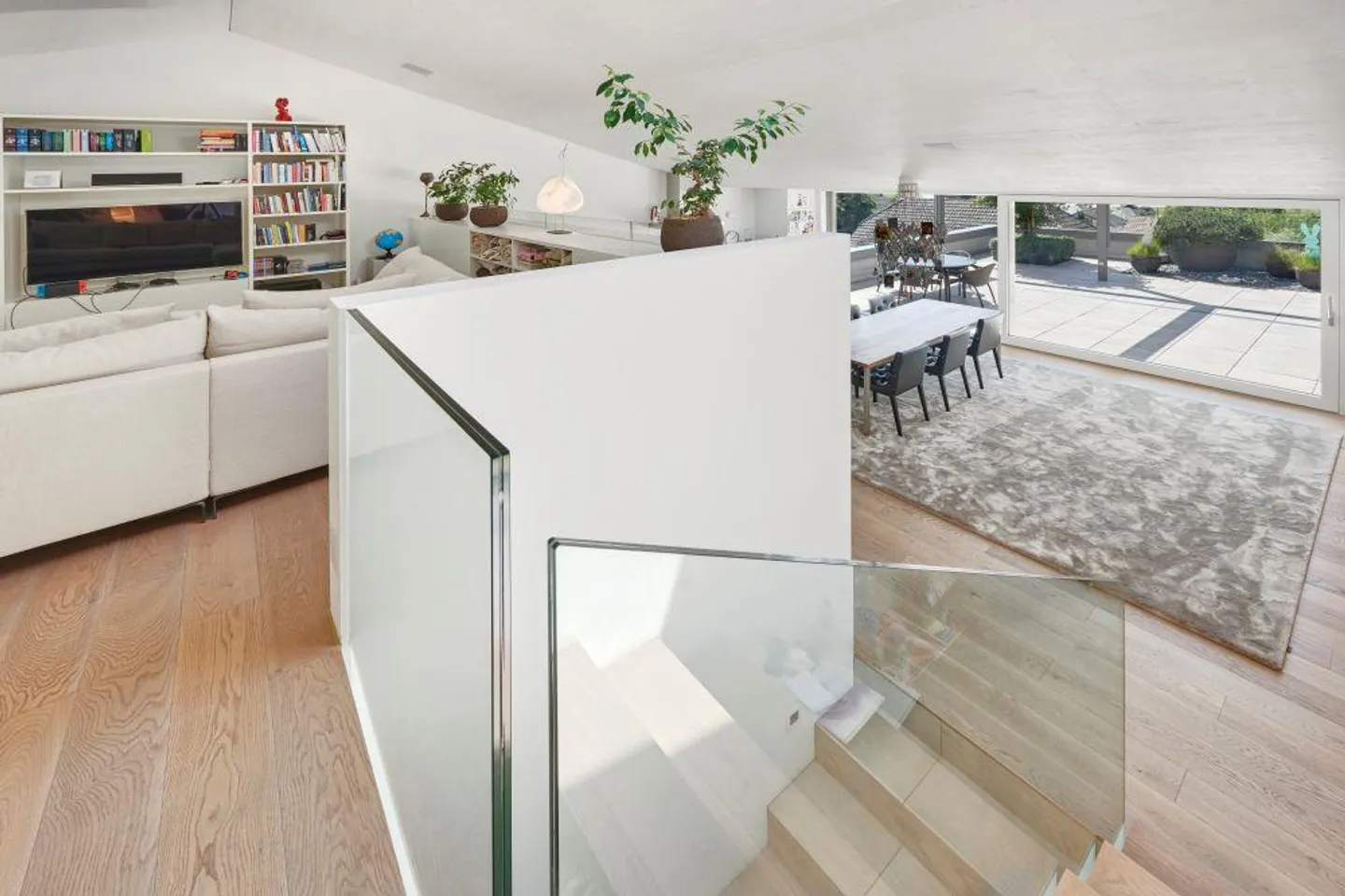 Pool & Garden Idyl: Exclusive 6.5 Room Single-Family House - Photo 5 of 6