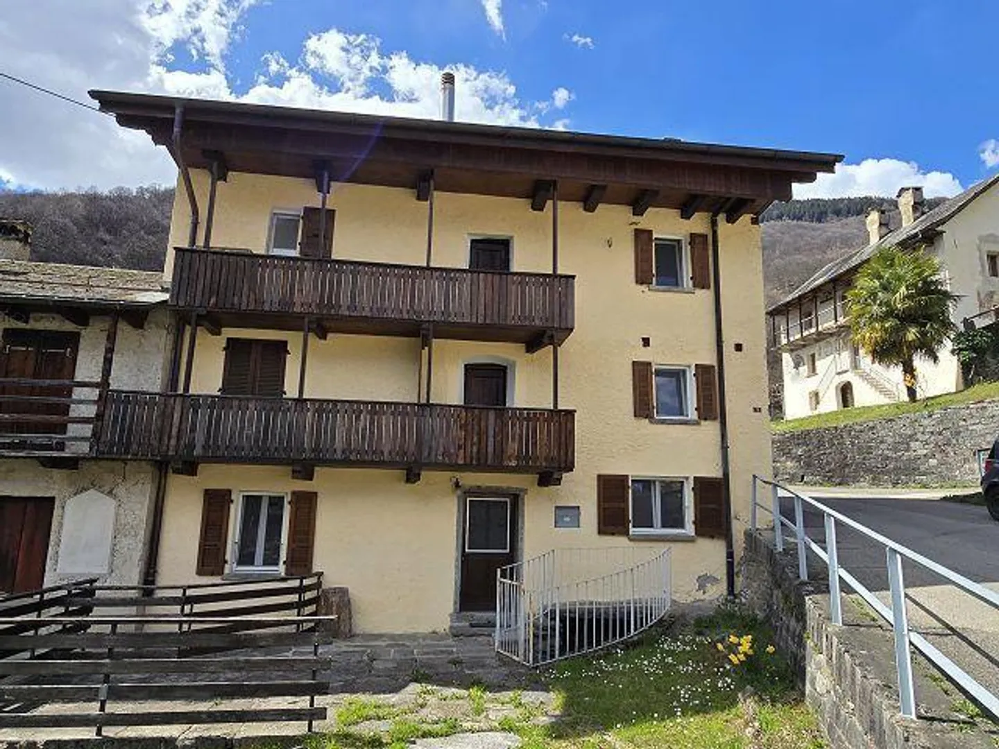 Maison unifamiliale de 6 pièces dans le noyau avec vue magnifique, très ensoleillée et calme - Photo 1 sur 13