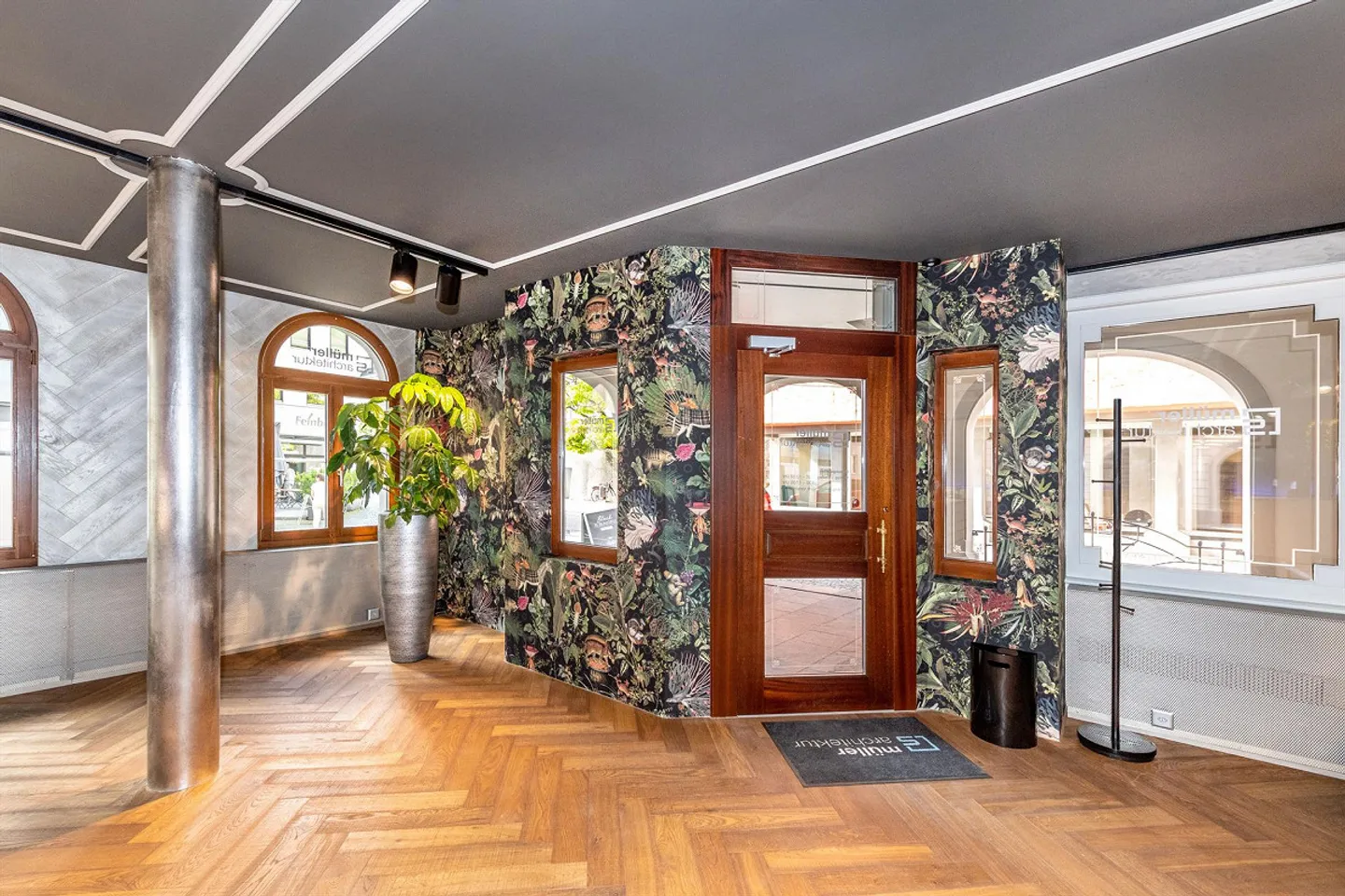 Top commercial space in a central location - Photo 5 of 9