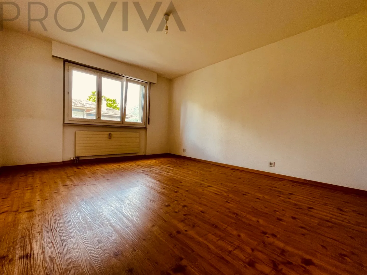 Camere luminose, posizione centrale, parco giochi, parcheggio incluso - Foto 3 di 7