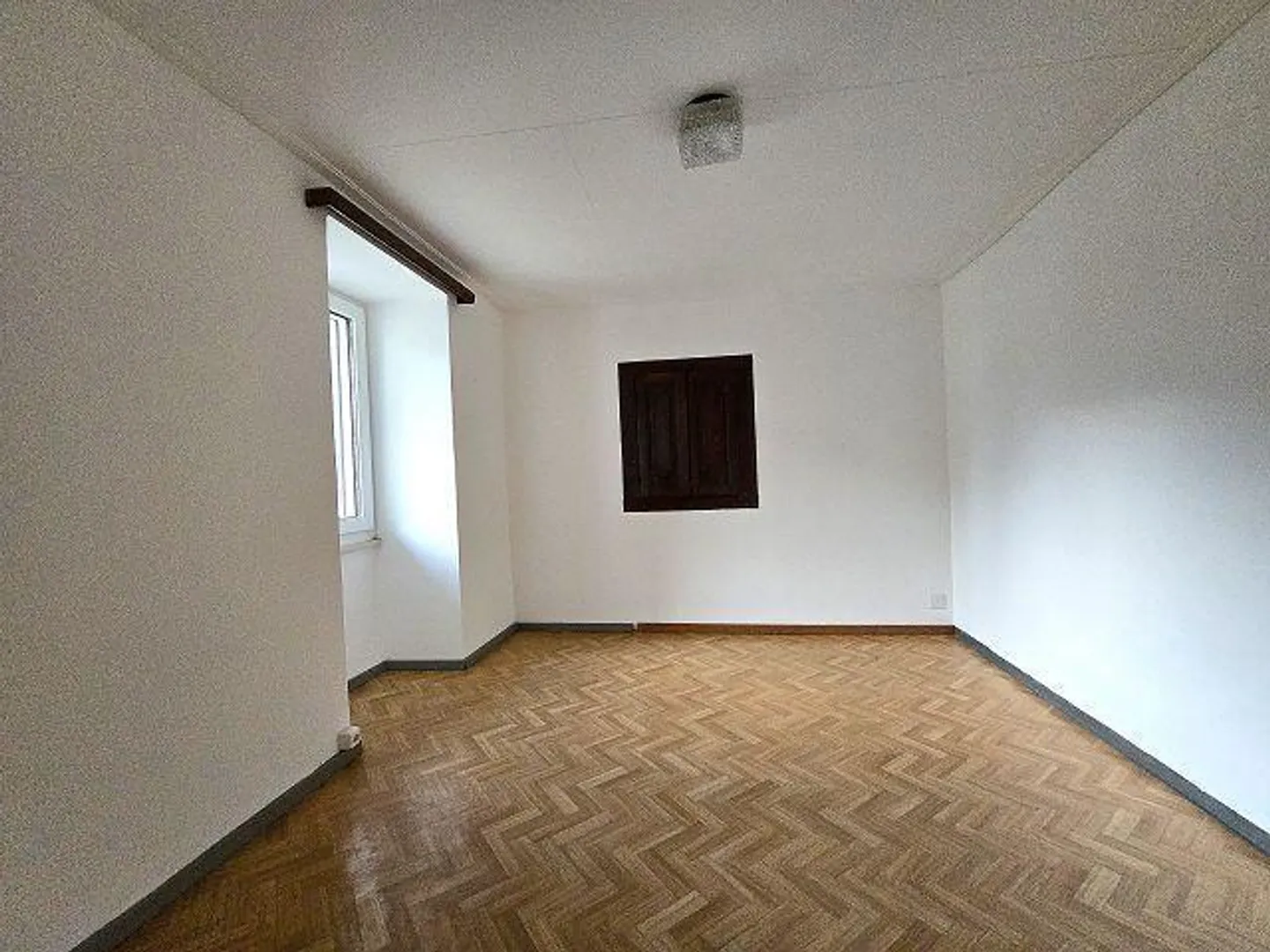 Maison unifamiliale de 6 pièces dans le noyau avec vue magnifique, très ensoleillée et calme - Photo 2 sur 13