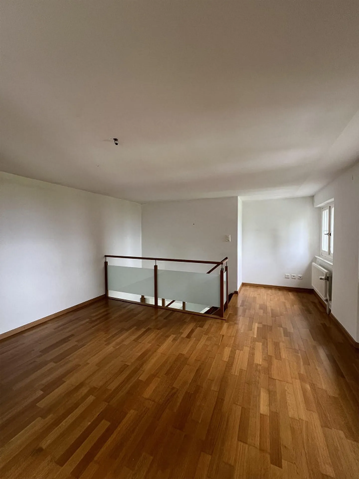 einmalige 2.5-Zimmer-Maisonette-Wohnung mit Seesicht - Foto 12 von 13