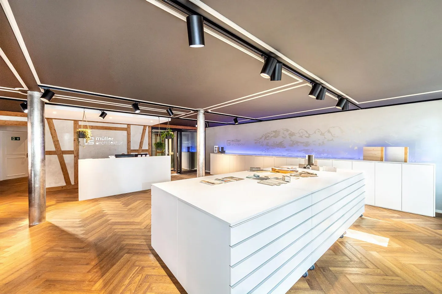 Top commercial space in a central location - Photo 6 of 9