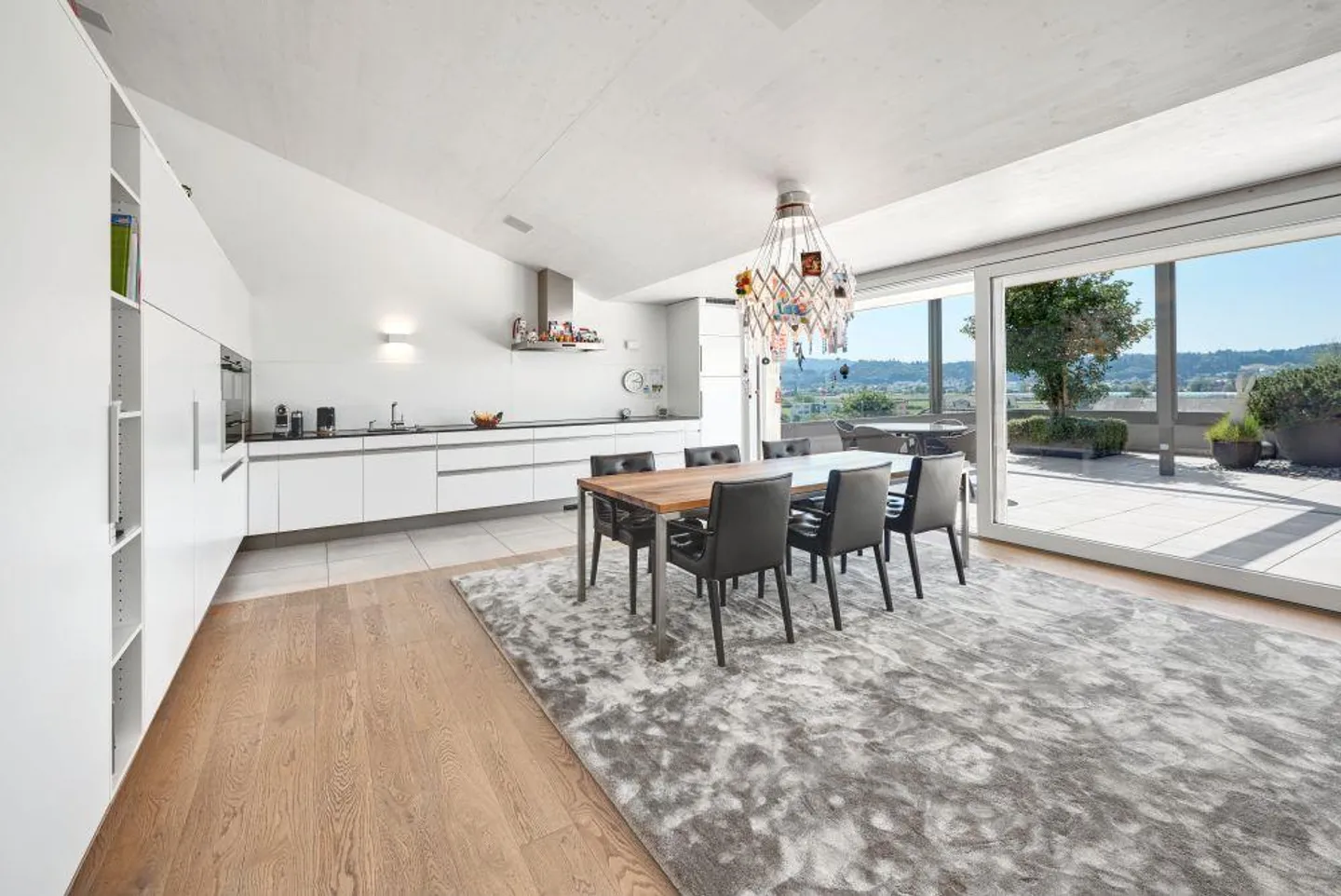 Pool & Garden Idyl: Exclusive 6.5 Room Single-Family House - Photo 4 of 6