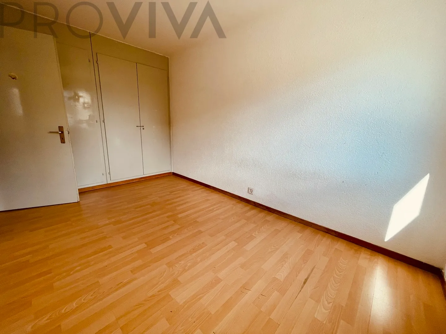 Camere luminose, posizione centrale, parco giochi, parcheggio incluso - Foto 5 di 7