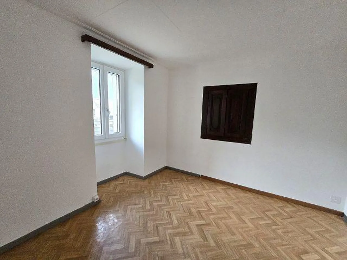 Maison unifamiliale de 6 pièces dans le noyau avec vue magnifique, très ensoleillée et calme - Photo 3 sur 13