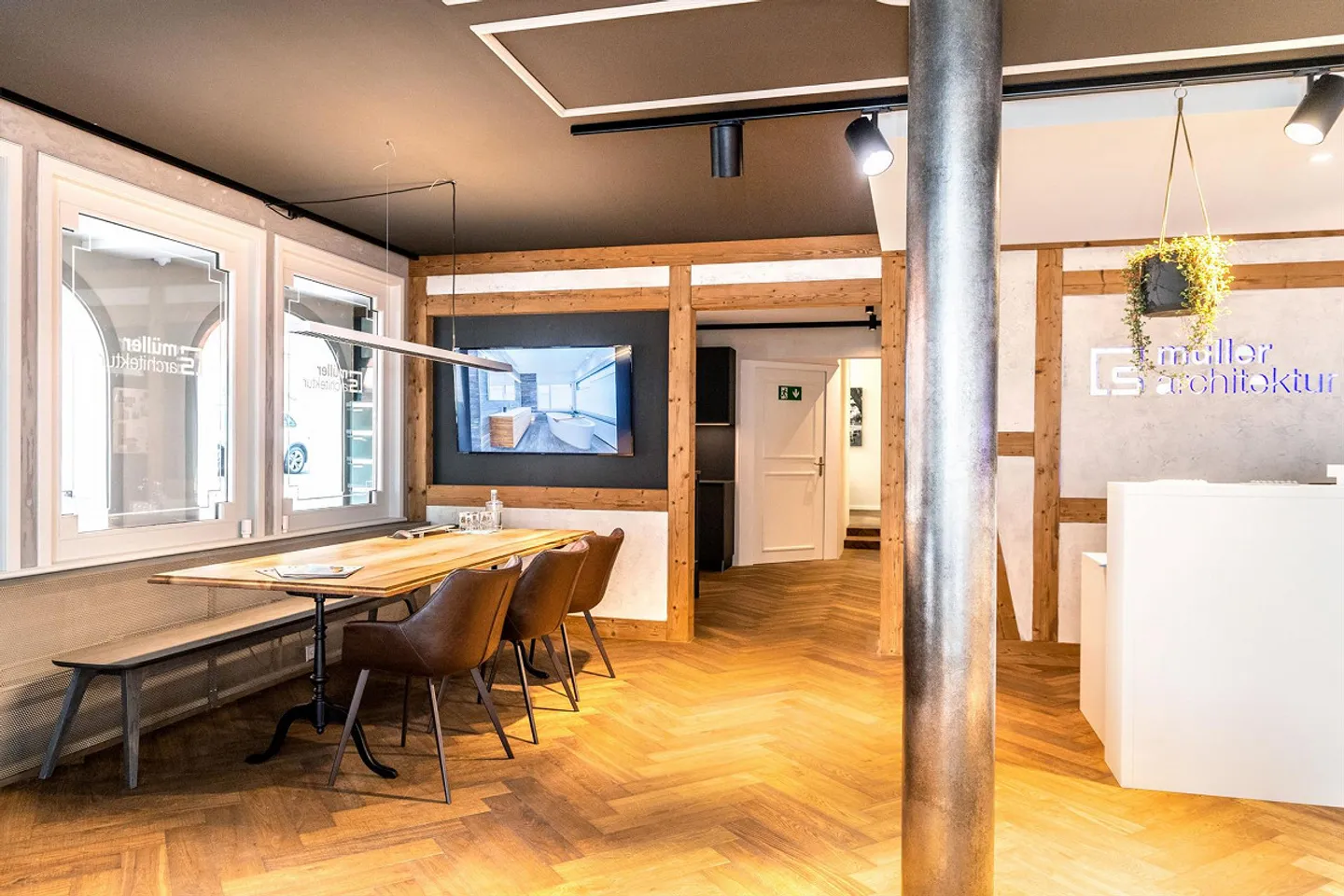 Top commercial space in a central location - Photo 7 of 9