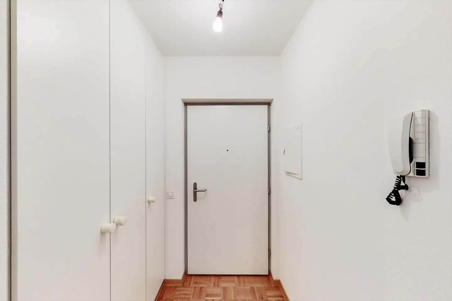 Un appartement de 3,5 pièces immergé dans la verdure - Photo 2 sur 10