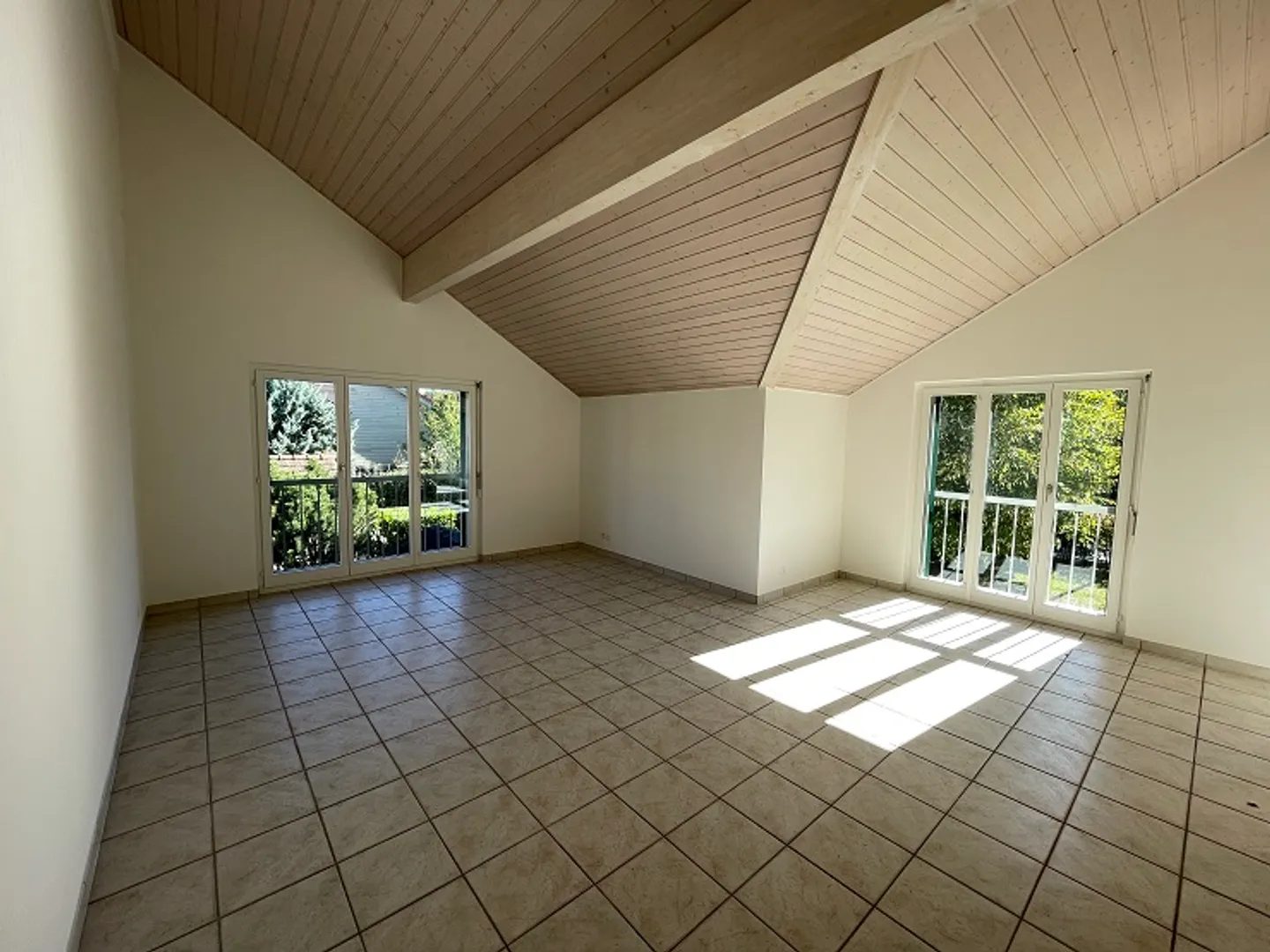 Appartement 5 pièces - Photo 2 sur 9