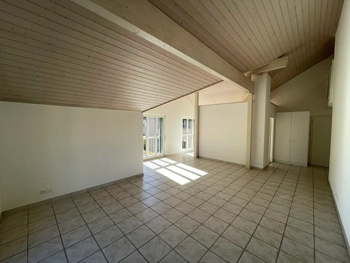 Appartement 5 pièces - Photo 3 sur 9