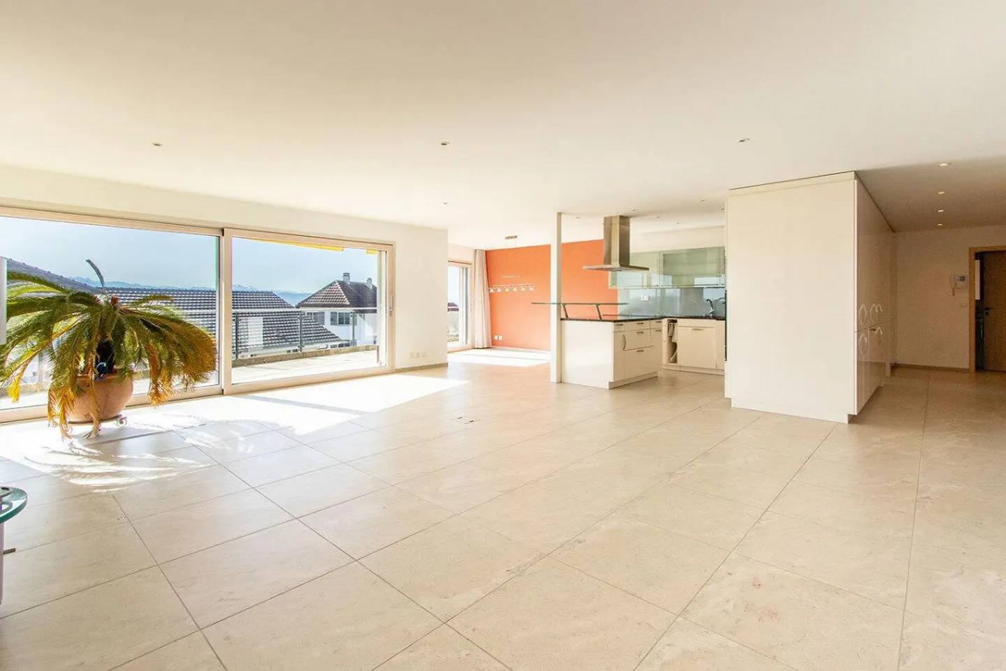 Geräumige Wohnung mit Seeblick - Foto 2 von 17