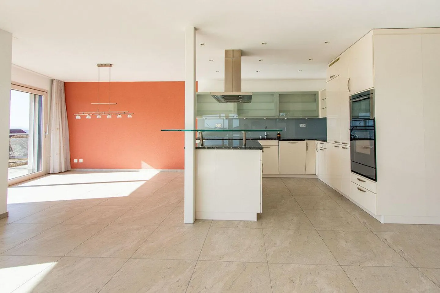 Geräumige Wohnung mit Seeblick - Foto 3 von 17