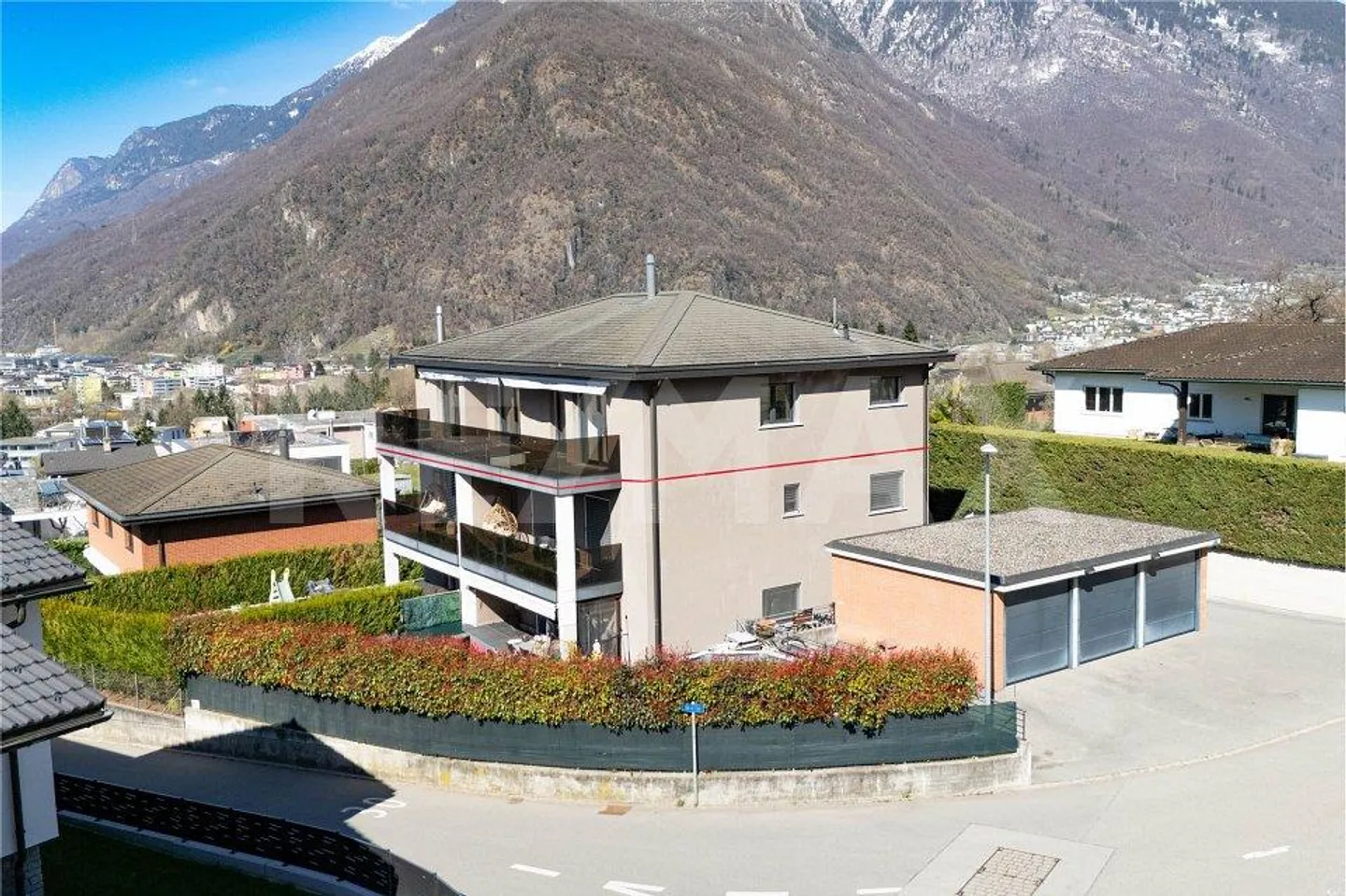 Helles 4,5-Zimmer-Apartment im obersten Stockwerk - Foto 1 von 13
