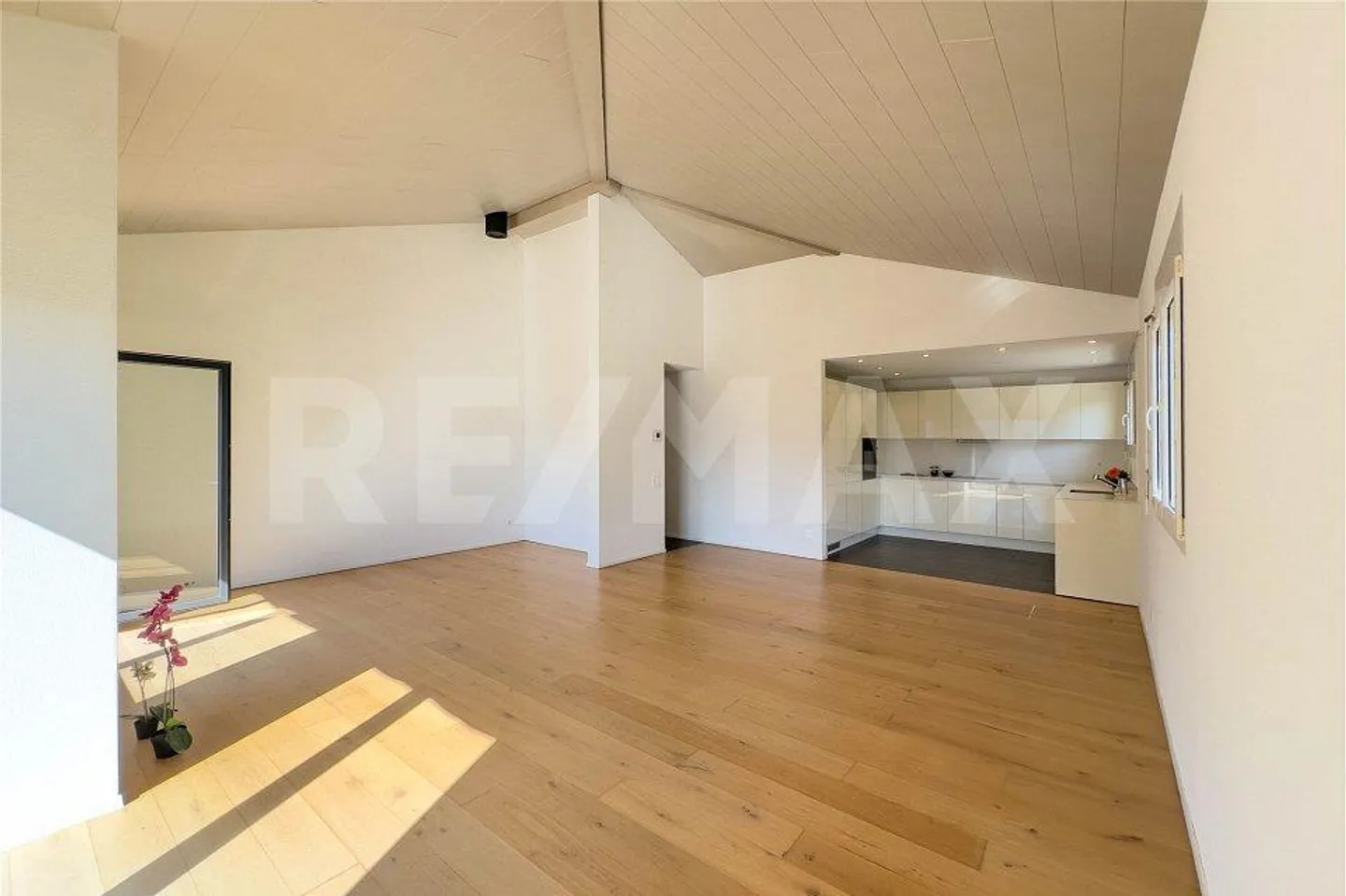 Helles 4,5-Zimmer-Apartment im obersten Stockwerk - Foto 4 von 13