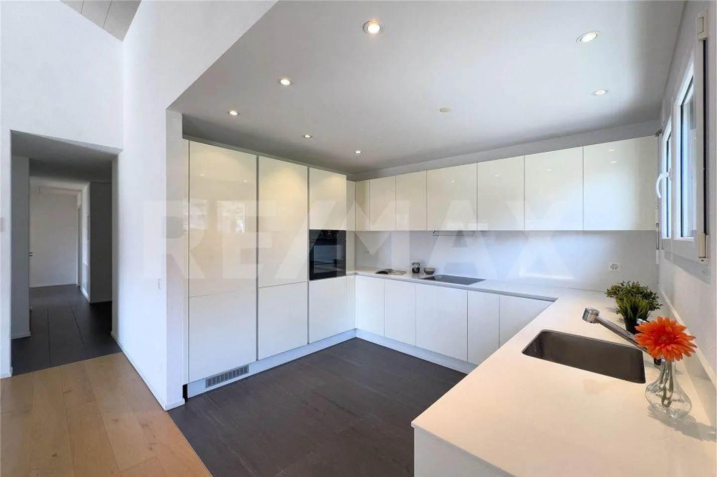 Helles 4,5-Zimmer-Apartment im obersten Stockwerk - Foto 9 von 13