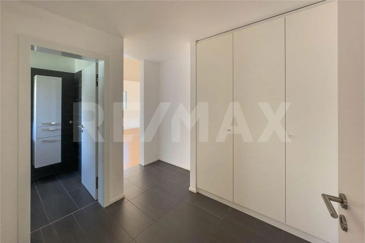 Helles 4,5-Zimmer-Apartment im obersten Stockwerk - Foto 10 von 13