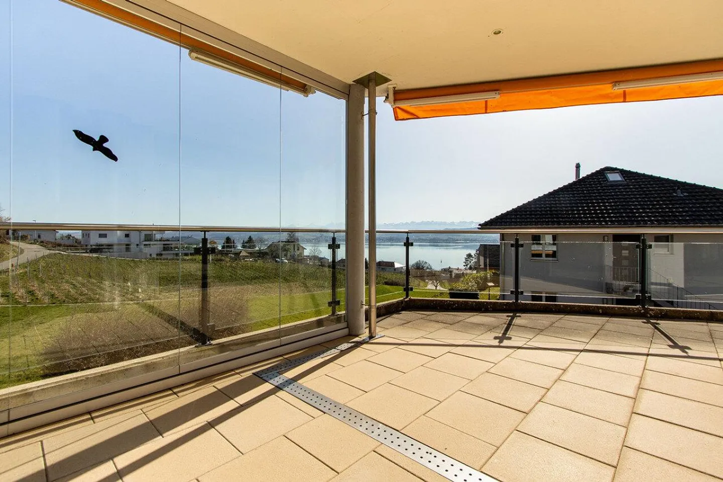 Geräumige Wohnung mit Seeblick - Foto 7 von 17