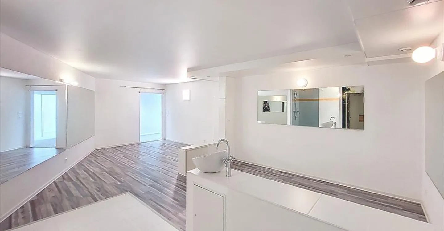 Immeuble mixte à louer - Photo 2 sur 4