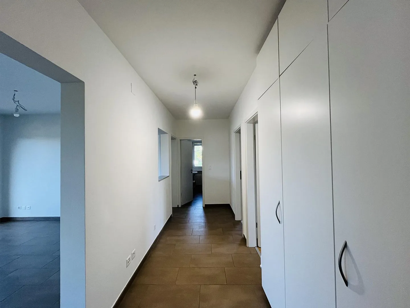 CONFORTEVOLE APPARTAMENTO 4.5 LOCALI - Foto 3 di 8