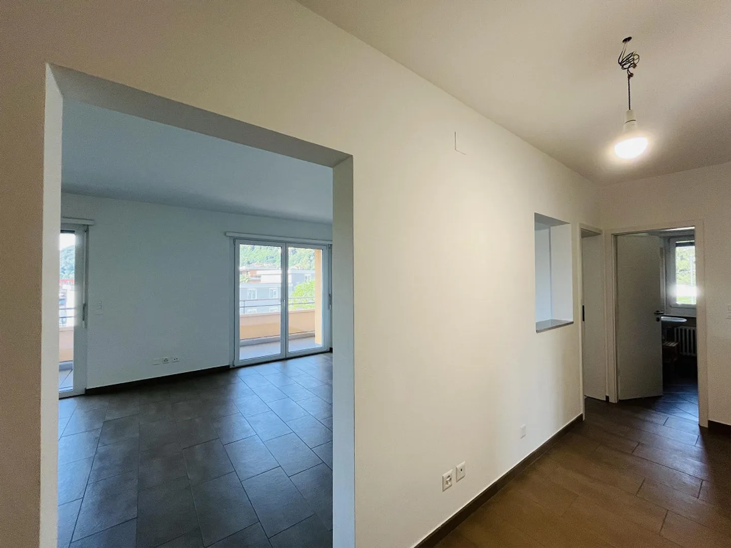CONFORTEVOLE APPARTAMENTO 4.5 LOCALI - Foto 4 di 8