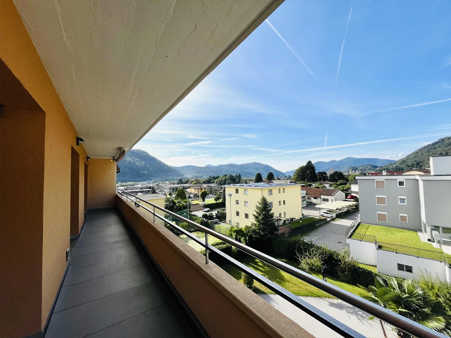 CONFORTEVOLE APPARTAMENTO 4.5 LOCALI - Foto 6 di 8
