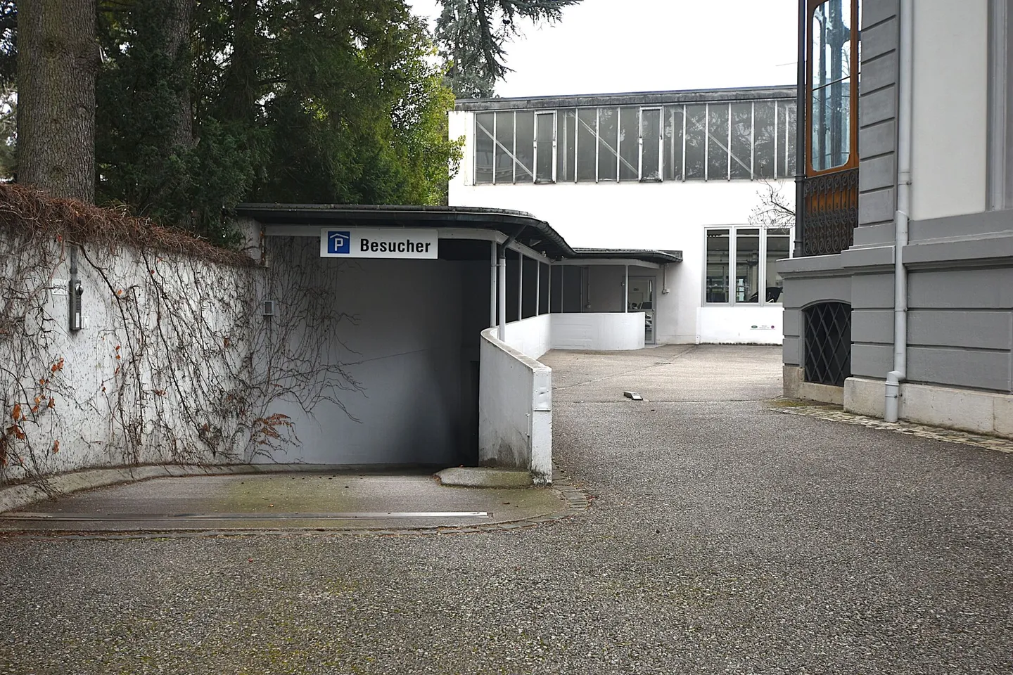 Posti auto nel garage sotterraneo vicino a Aeschenplatz in affitto - Foto 3 di 7