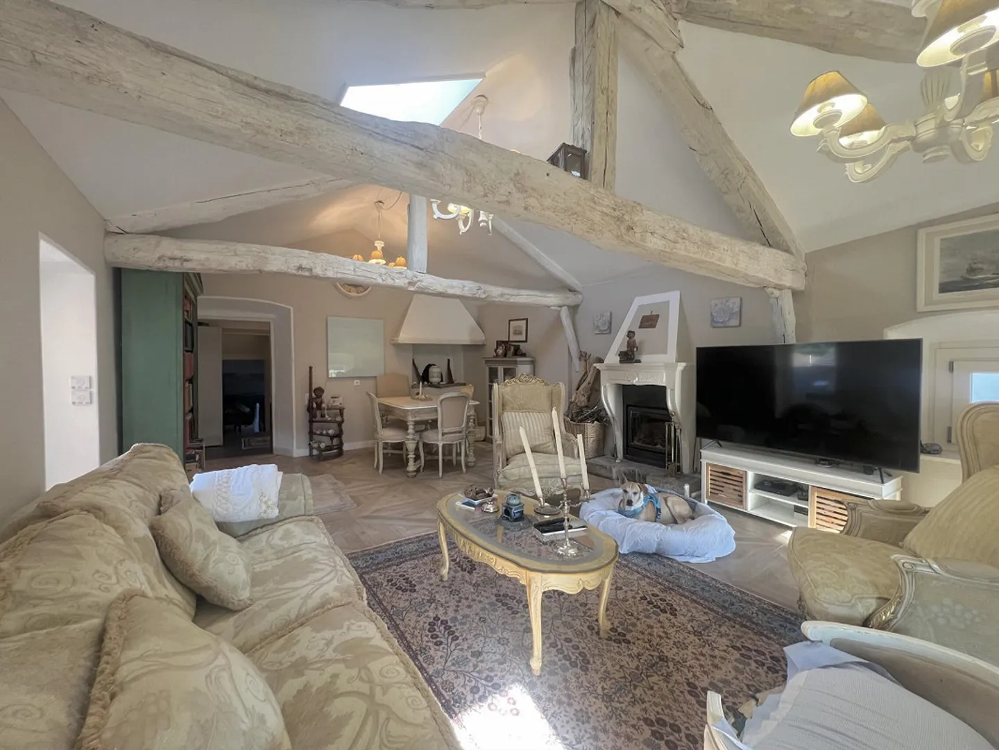 ELEGANTE DACHGESCHOSS-WOHNUNG MIT 4.5 ZIMMERN NUR WENIGE SCHRITTE VOM SEE IN MAROGGIA - Foto 2 von 9