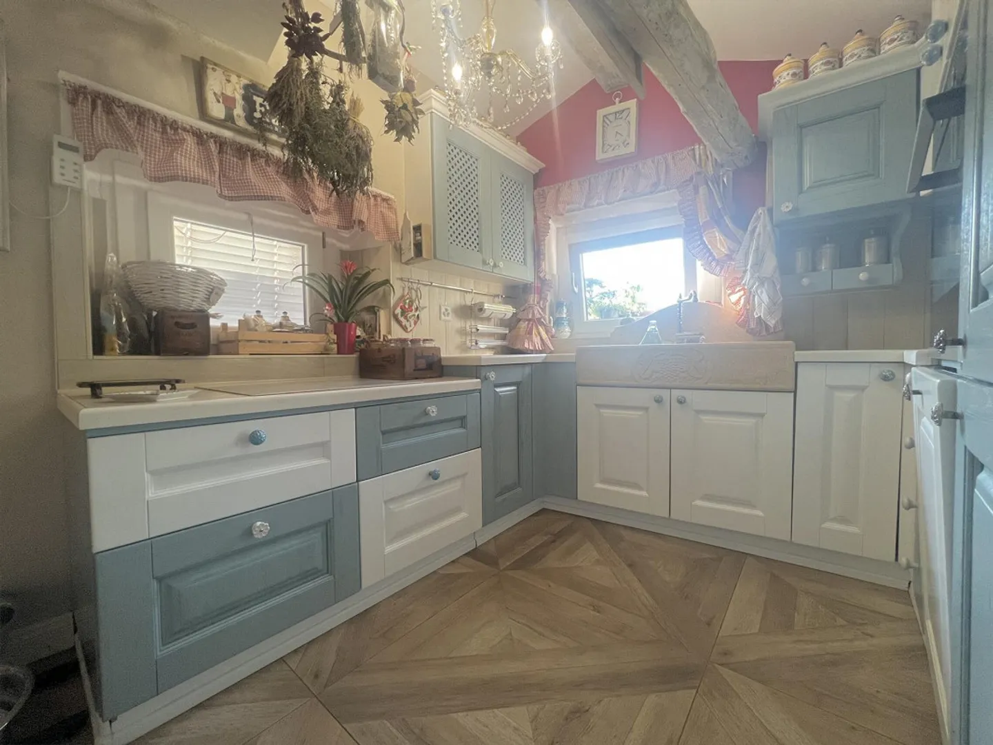 ELEGANTE DACHGESCHOSS-WOHNUNG MIT 4.5 ZIMMERN NUR WENIGE SCHRITTE VOM SEE IN MAROGGIA - Foto 3 von 9